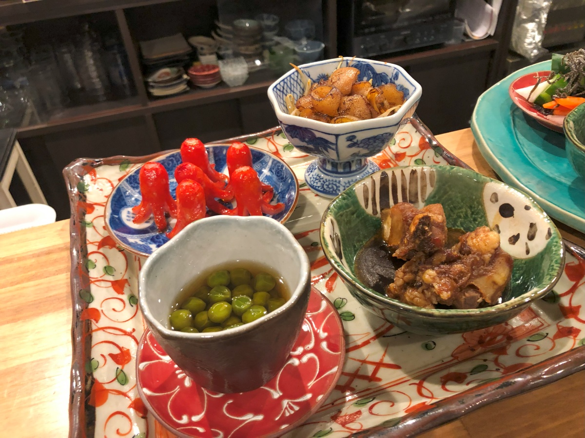 宮崎市ニシタチ中央通り、17:00から営業の居酒屋/料理屋、まめ皿の店みっちゃんの手作り料理